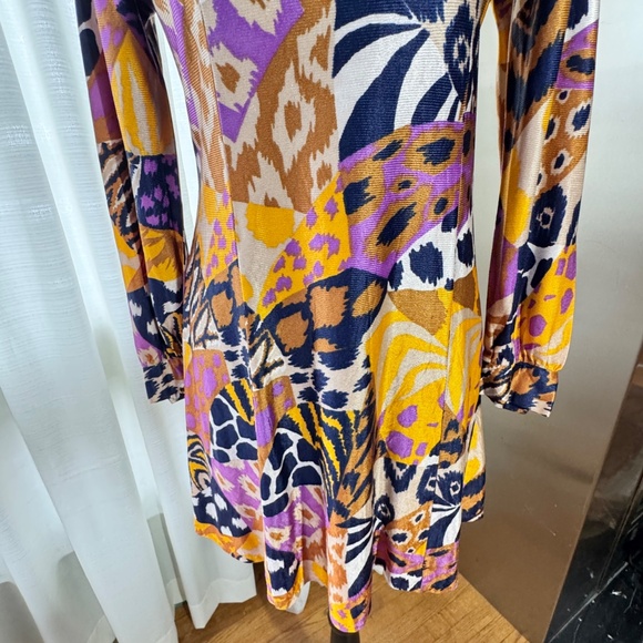 Vintage 60s mini dress, orange purple blue abstract print, wide lapels, size 8 - Picture 5 of 12